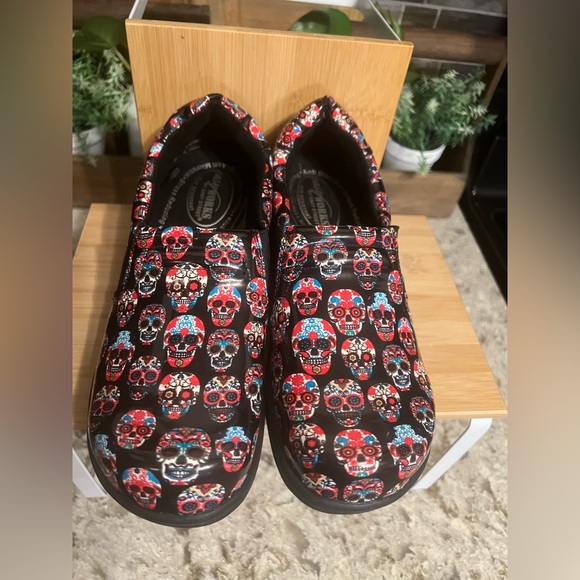 easy street Black Slip-On Shoes with Red & Blue Skull Print